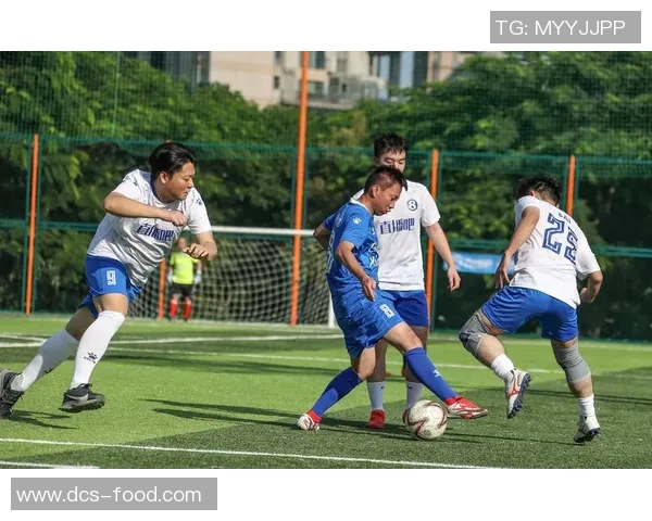 足球明星合影抠图素材分享助你轻松制作精彩足球主题作品